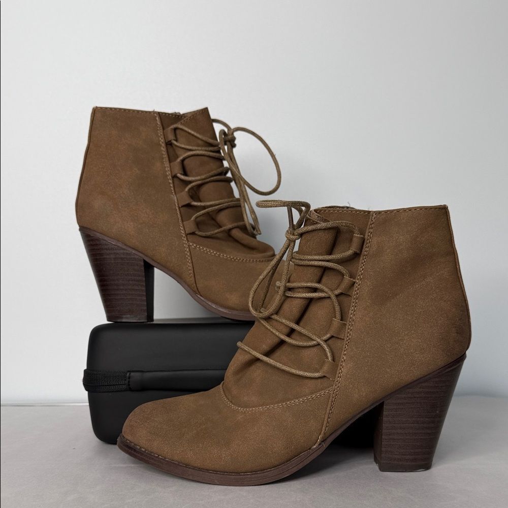 Pierre Dumas Tan Lace-Up Ankle Booties Size 8